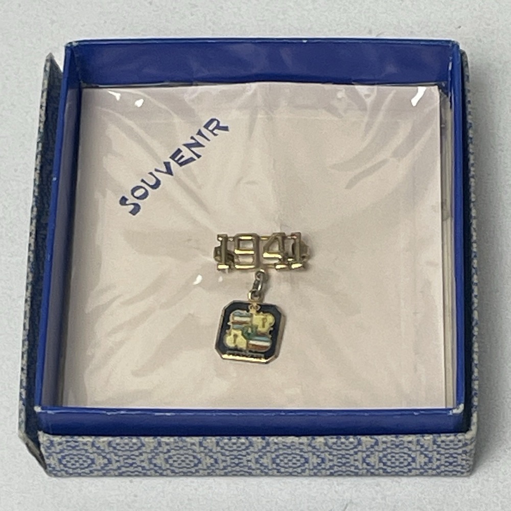 Vintage Hawaii 1941 Royal Coat of Arms Dangle Souvenir Pin Boxed NOS USA